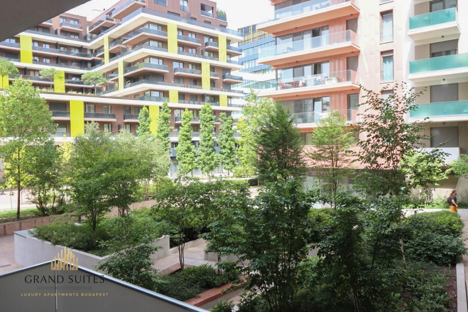 Grand Promenade Apartment *