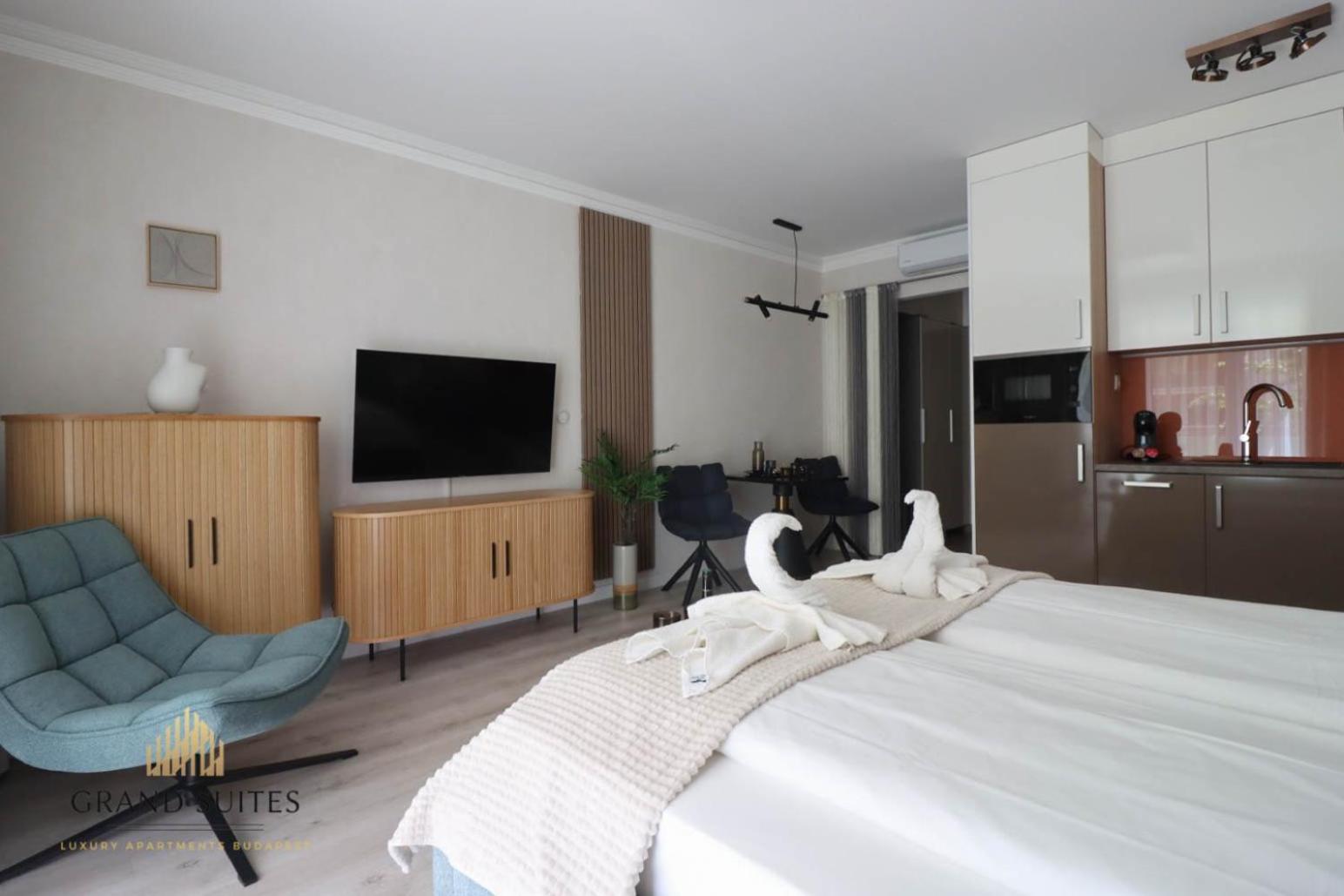 Grand Promenade Apartment