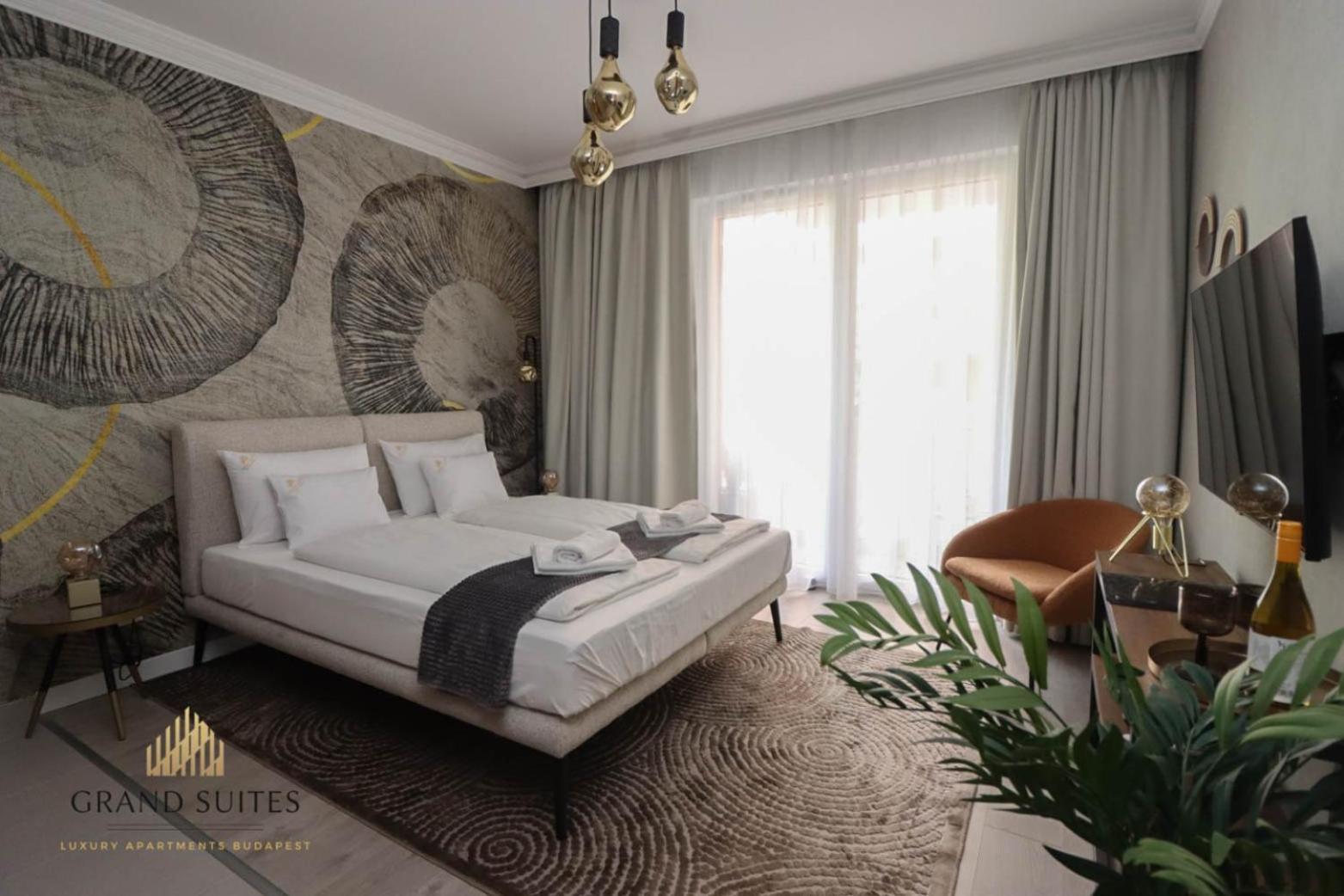 Grand Promenade Apartment *