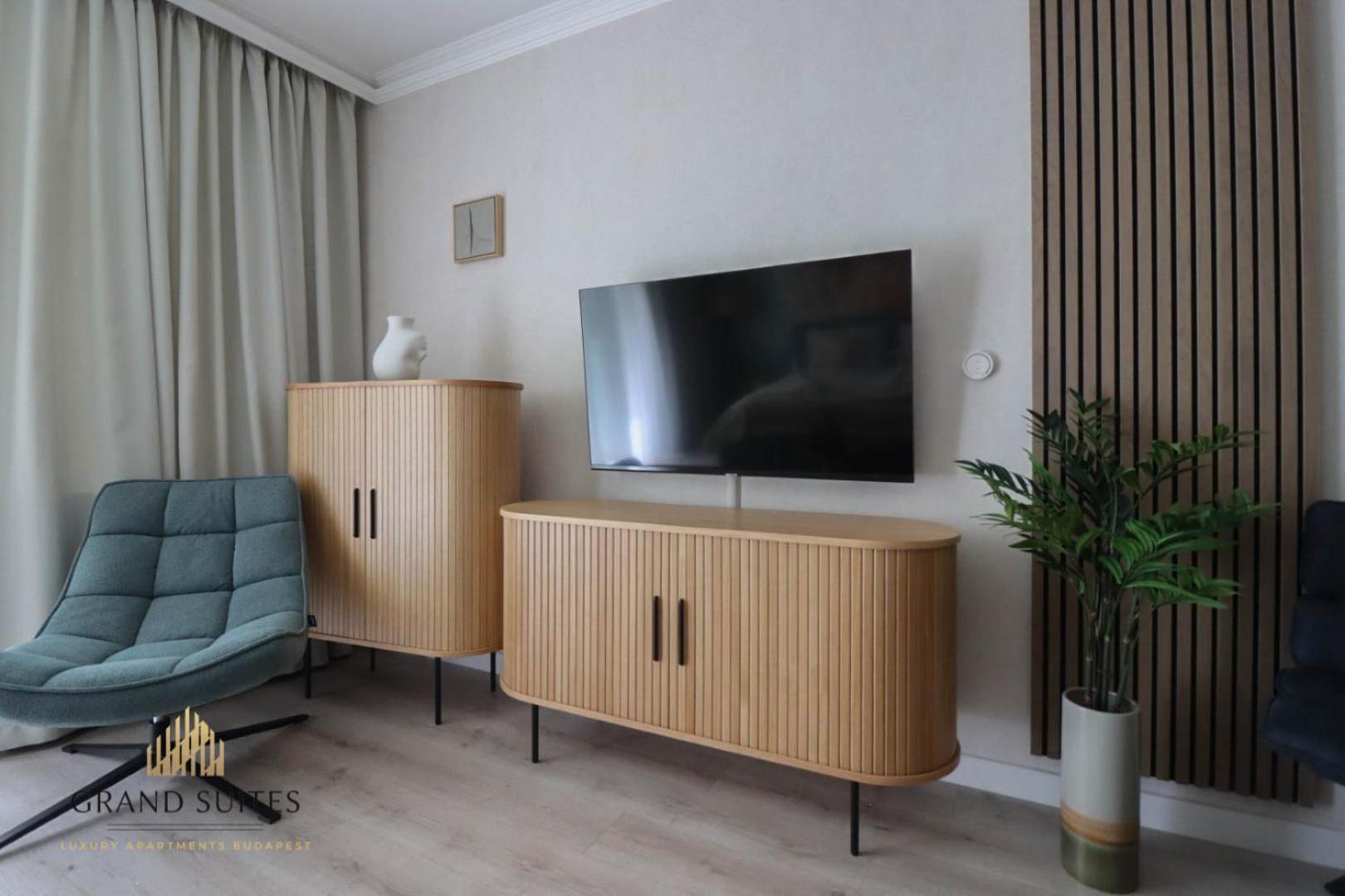 Grand Promenade Apartment